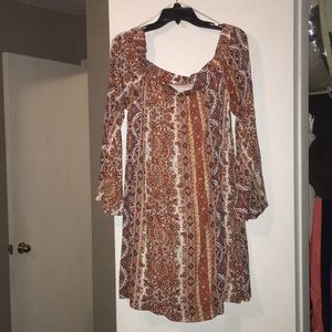 Dress knee length hangs off shoulders